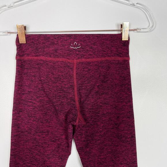 Beyond Yoga XSmall XS Spacedye Capri Leggings Purple Red Workout Activewear - Picture 7 of 9
